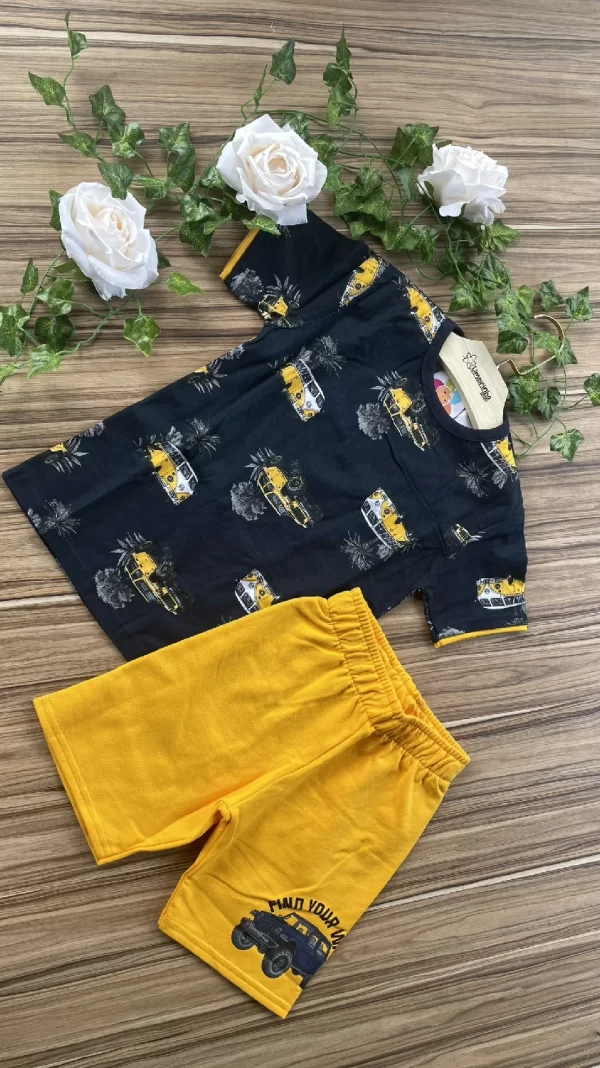 CONJUNTO  KYLY MASCULINO CAMISETA EM MEIA MALHA E BERMUDA EM MOLETOM SEM FELPA  